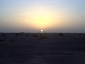 砂漠の日の出